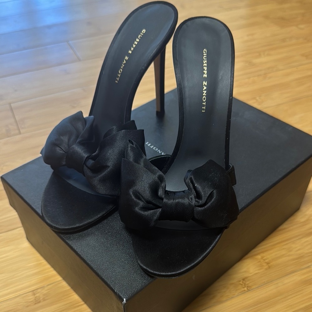 Giuseppe Zanotti Black Bow Heels
